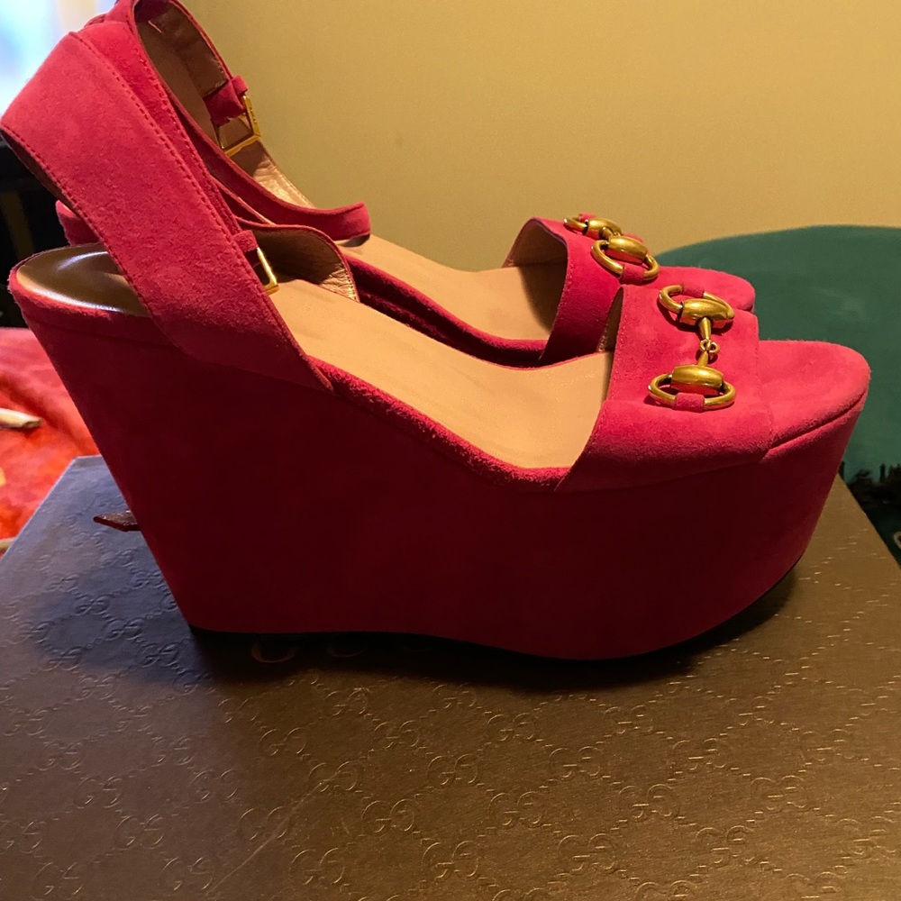 Woman vintage Gucci suede mid heel horsebit wedge